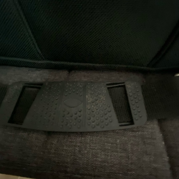 Roots Dark Green Nylon Carry On Travel  Shoulder Strap Bag - Picture 6 of 14